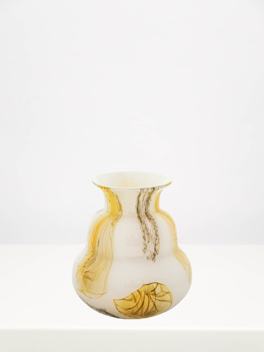 Fidrio - Figura Vanilla - 20cm on a white table against a soft grey wall